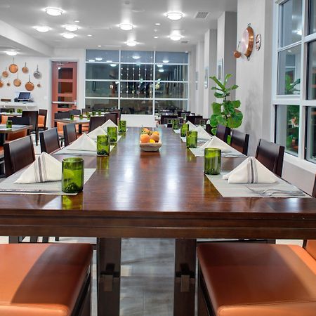 Holiday Inn Windsor - Wine Country By Ihg Ngoại thất bức ảnh